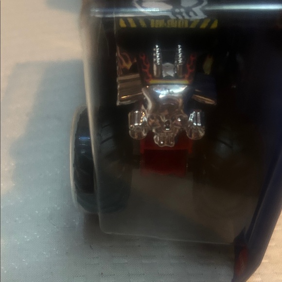 Monster Trucks Big Rigs - Bone Shaker TOW TRUCK - Picture 7 of 9